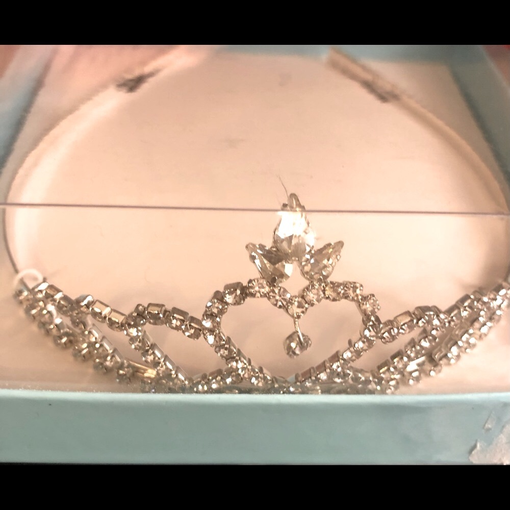 Tiara - Picture 5 of 9